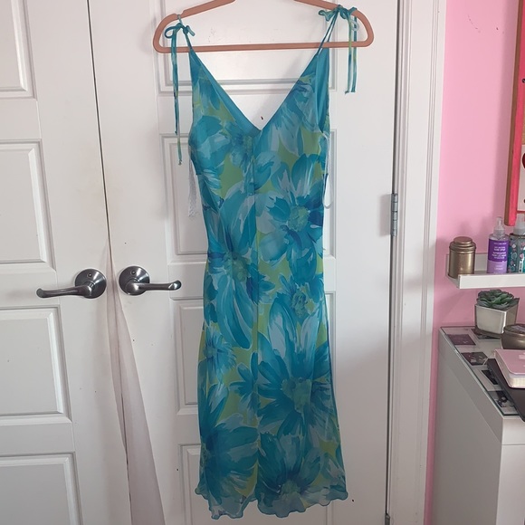 Laura Dress - Picture 4 of 4